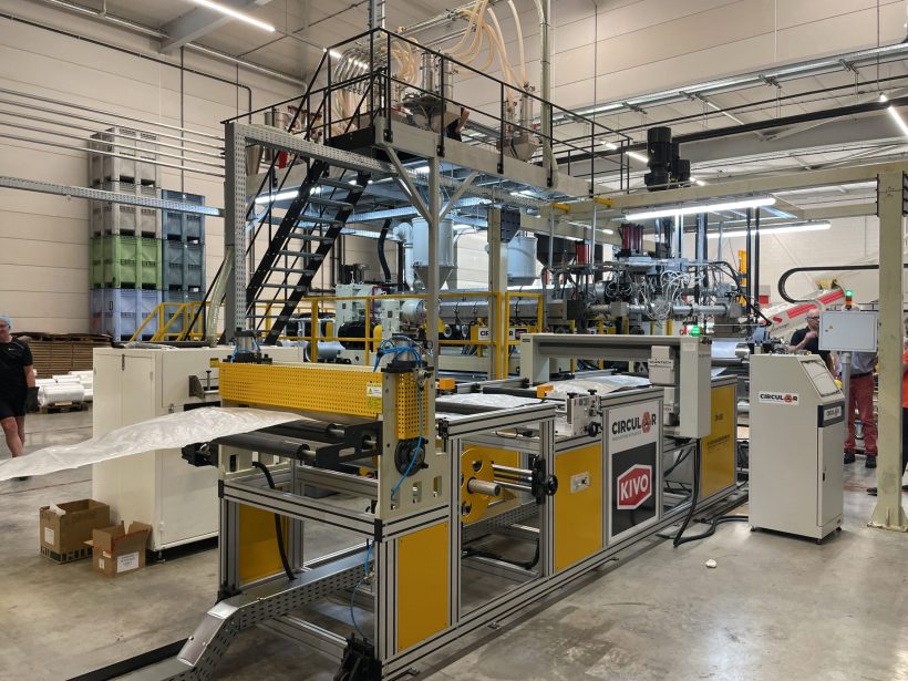 Eerste meters cast-extrusie installatie afbeelding